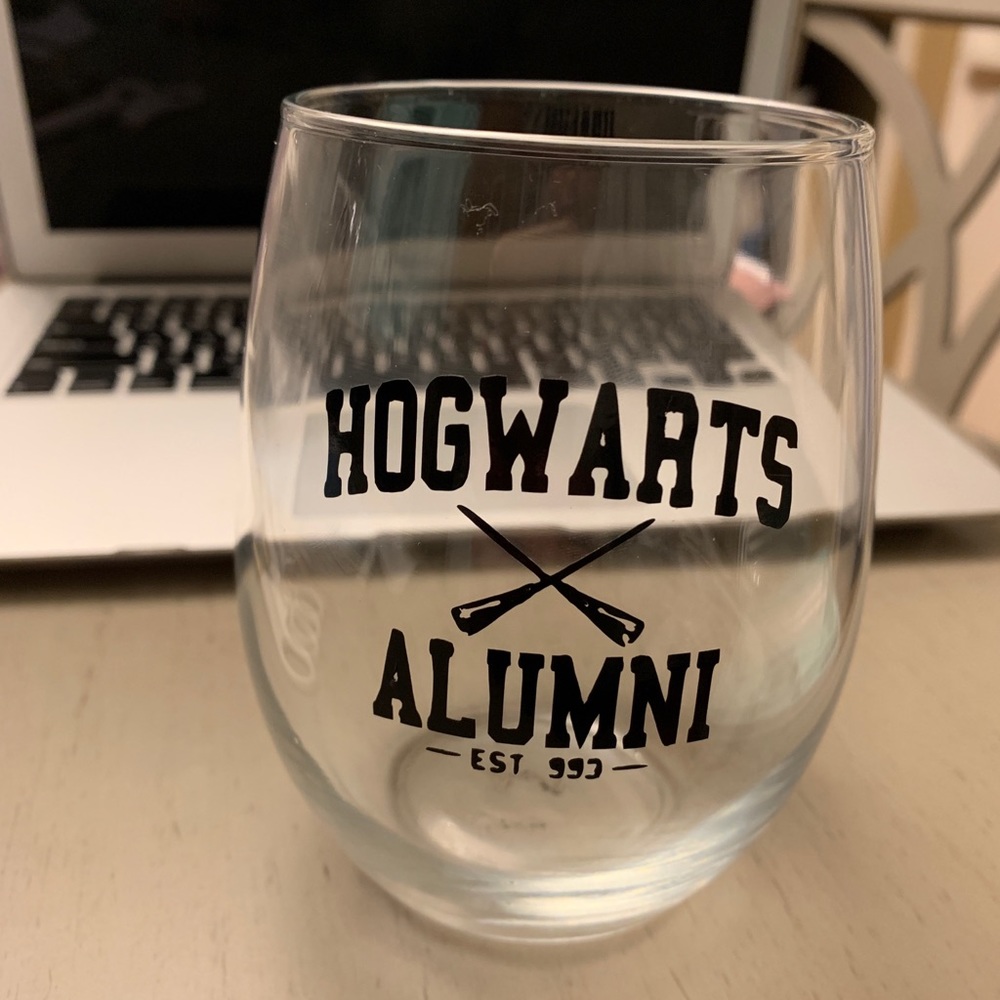 2 Hogwarts Alumni vinyl decal Stemless Wine Glass